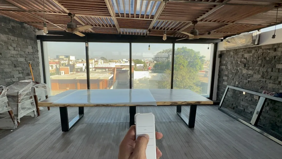 Smart Film antes: vidrio opaco con privacidad