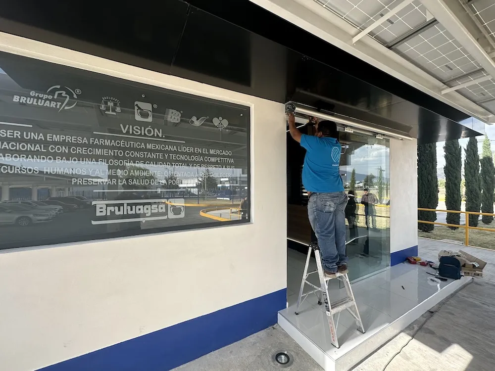 Proyecto Proyecto Brulagsa Puerta Automatica - Smart Film (PDLC) - Foto 3