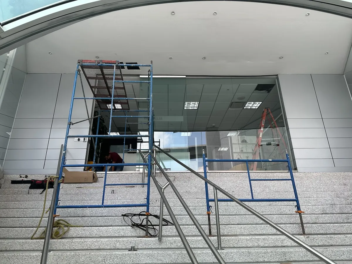 Proyecto Proyecto Caterpillar Santa Fe Cdmx Puerta Automatica - Smart Film (PDLC) - Foto 3