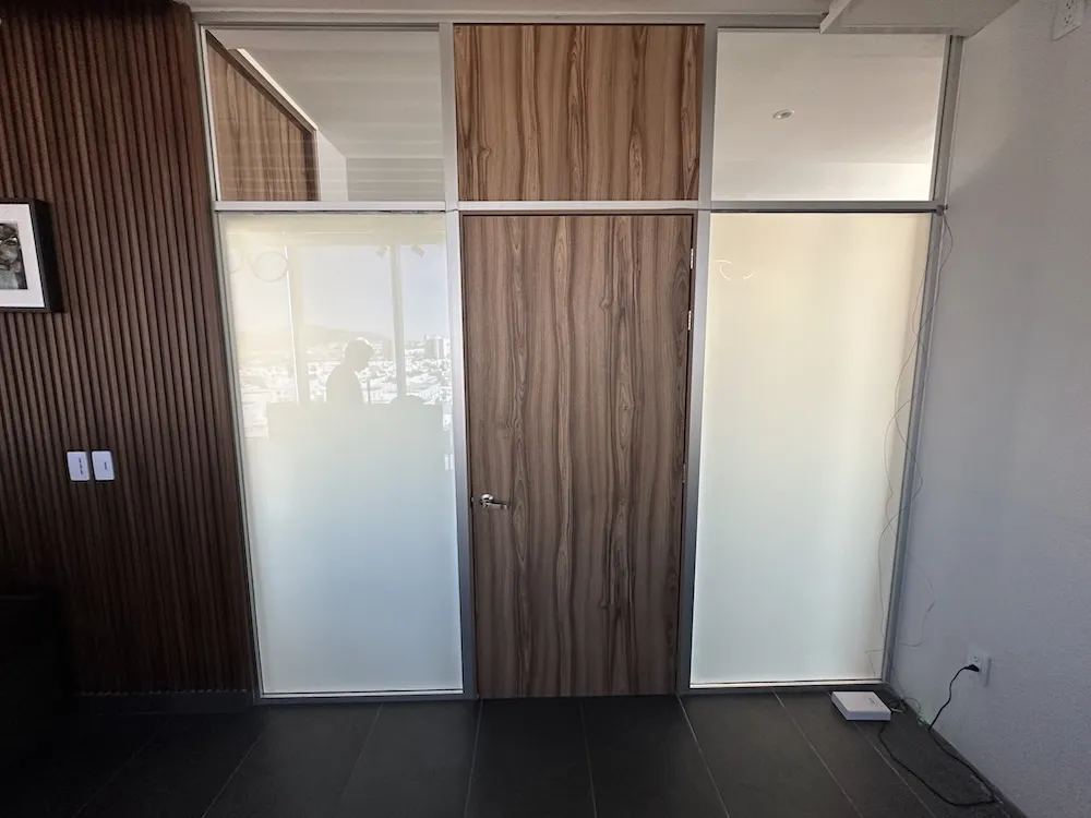 Proyecto Proyecto Centro Capital Juriquilla Smart Film - Instalación de Smart Film (PDLC) por Comercializadora Garfuza