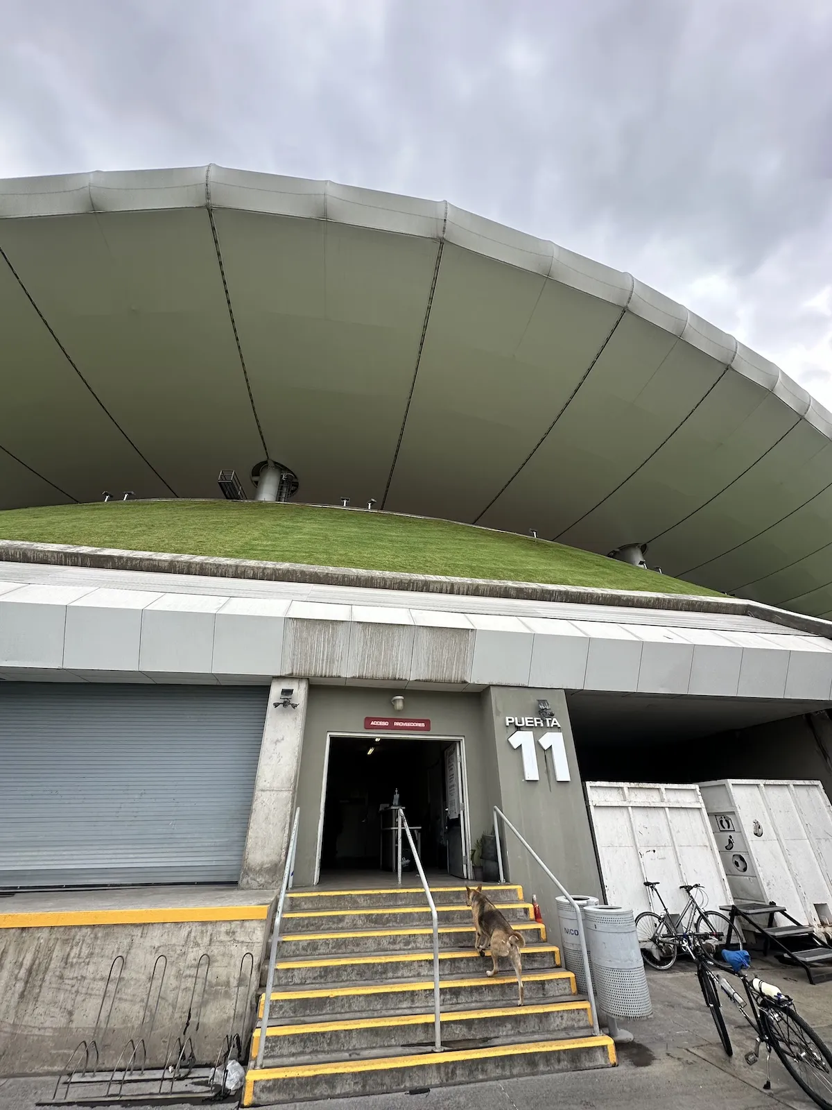 Proyecto Proyecto Direccion General Estadio Akron Puerta Automatica - Instalación de Smart Film (PDLC) por Comercializadora Garfuza