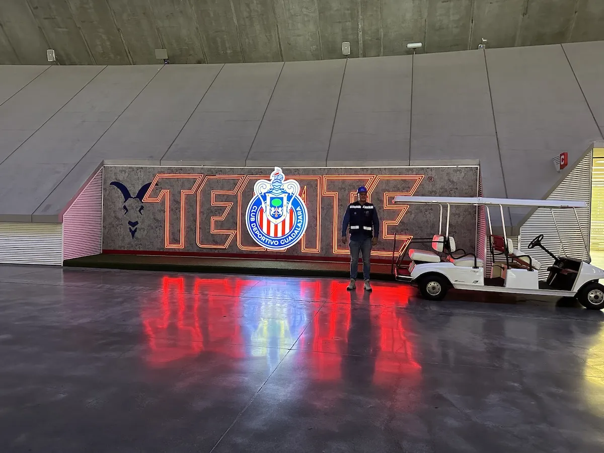 Proyecto Proyecto Direccion General Estadio Akron Puerta Automatica - Smart Film (PDLC) - Foto 13