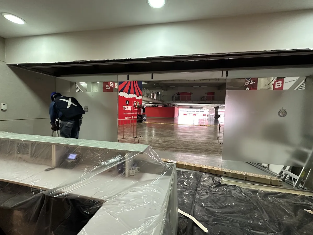 Proyecto Proyecto Direccion General Estadio Akron Puerta Automatica - Smart Film (PDLC) - Foto 5