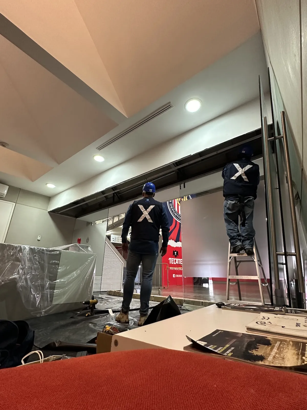 Proyecto Proyecto Direccion General Estadio Akron Puerta Automatica - Smart Film (PDLC) - Foto 8