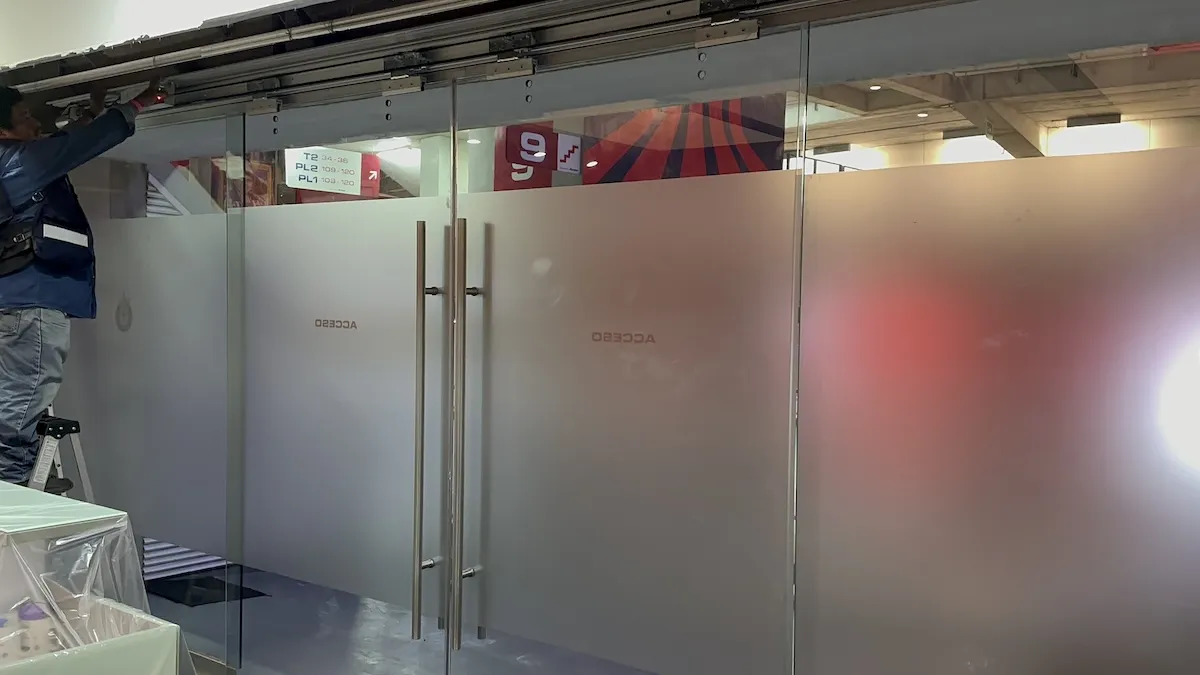 Proyecto Proyecto Direccion General Estadio Akron Puerta Automatica - Smart Film (PDLC) - Foto 9