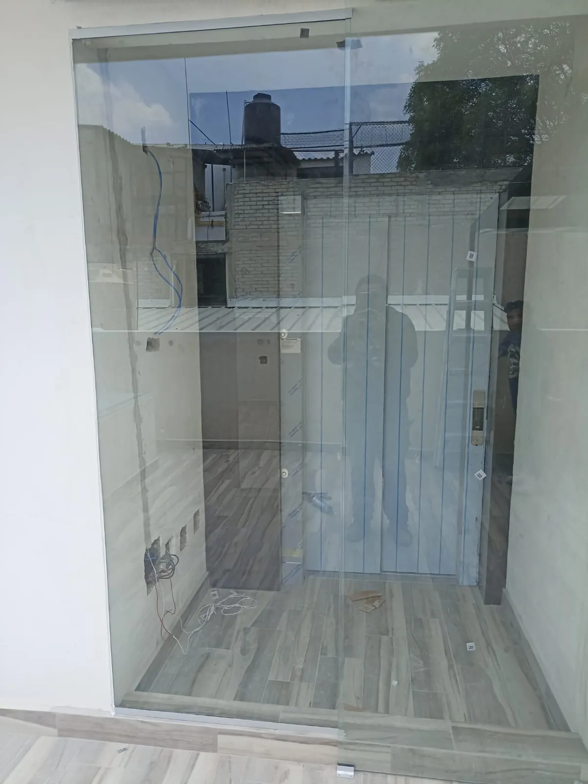 Proyecto Proyecto Elevador Residencial Puerta Automatica - Instalación de Smart Film (PDLC) por Comercializadora Garfuza