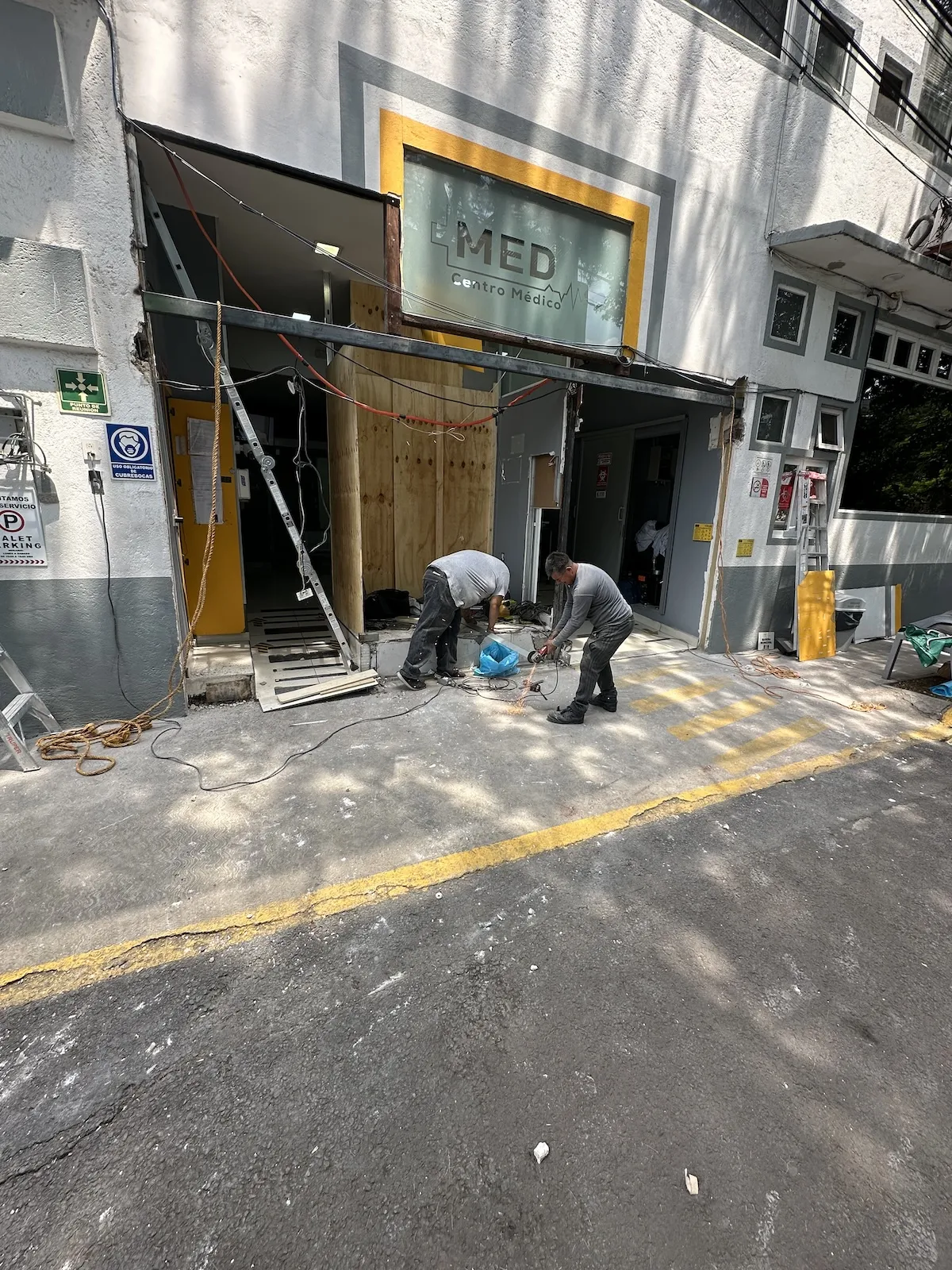 Proyecto Proyecto Fachada Med Centro Medico Puerta Automatica - Smart Film (PDLC) - Foto 12