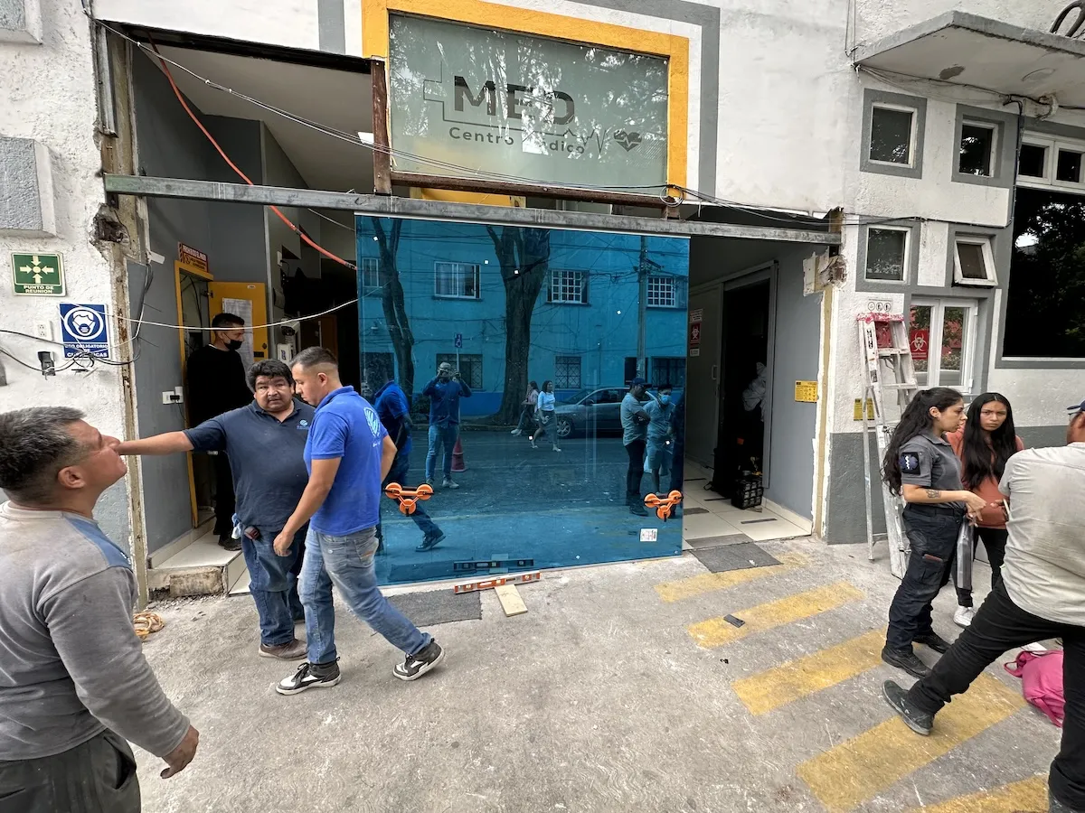 Proyecto Proyecto Fachada Med Centro Medico Puerta Automatica - Smart Film (PDLC) - Foto 14