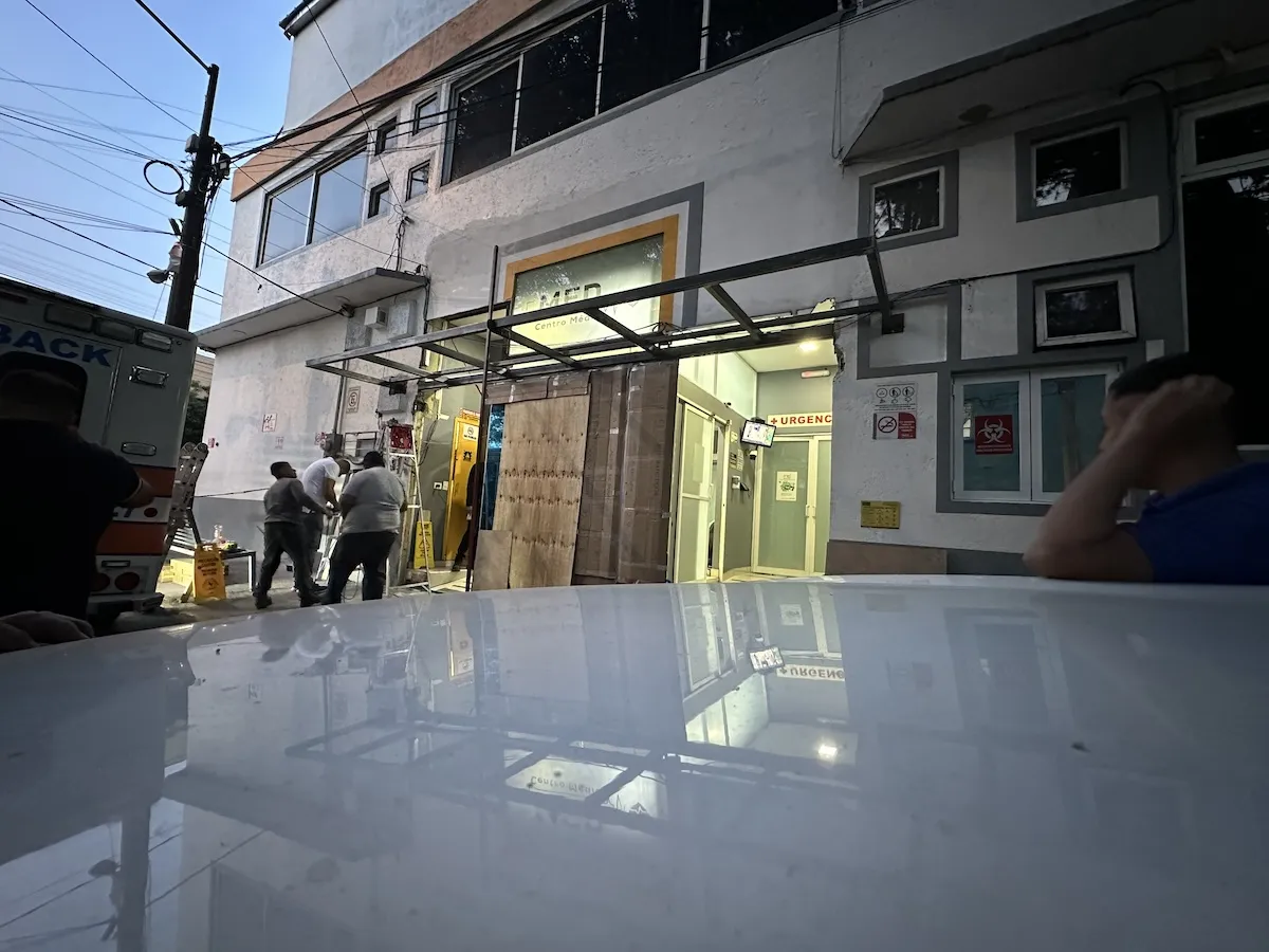 Proyecto Proyecto Fachada Med Centro Medico Puerta Automatica - Smart Film (PDLC) - Foto 19