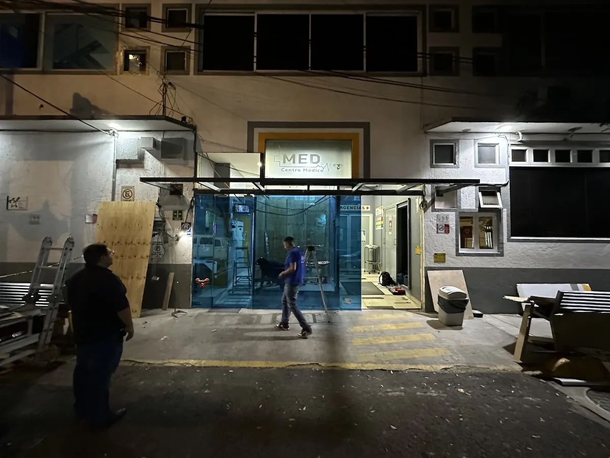 Proyecto Proyecto Fachada Med Centro Medico Puerta Automatica - Smart Film (PDLC) - Foto 20