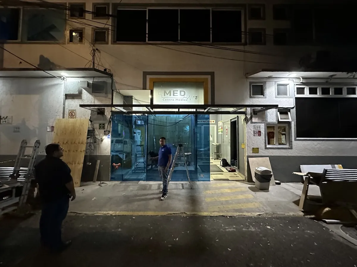 Proyecto Proyecto Fachada Med Centro Medico Puerta Automatica - Smart Film (PDLC) - Foto 21