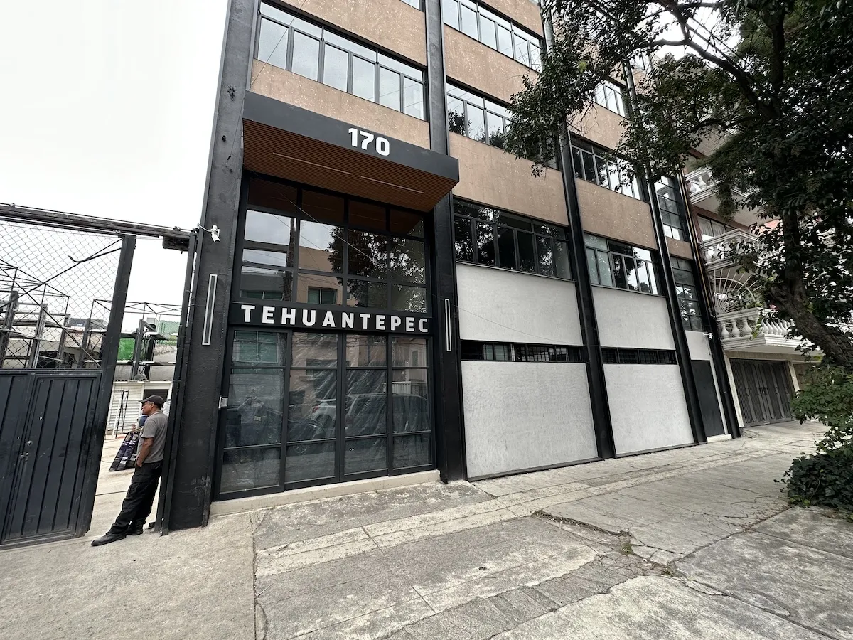 Proyecto Proyecto Fachada Tehuantepec Cdmx Puertas Automaticas - Instalación de Smart Film (PDLC) por Comercializadora Garfuza