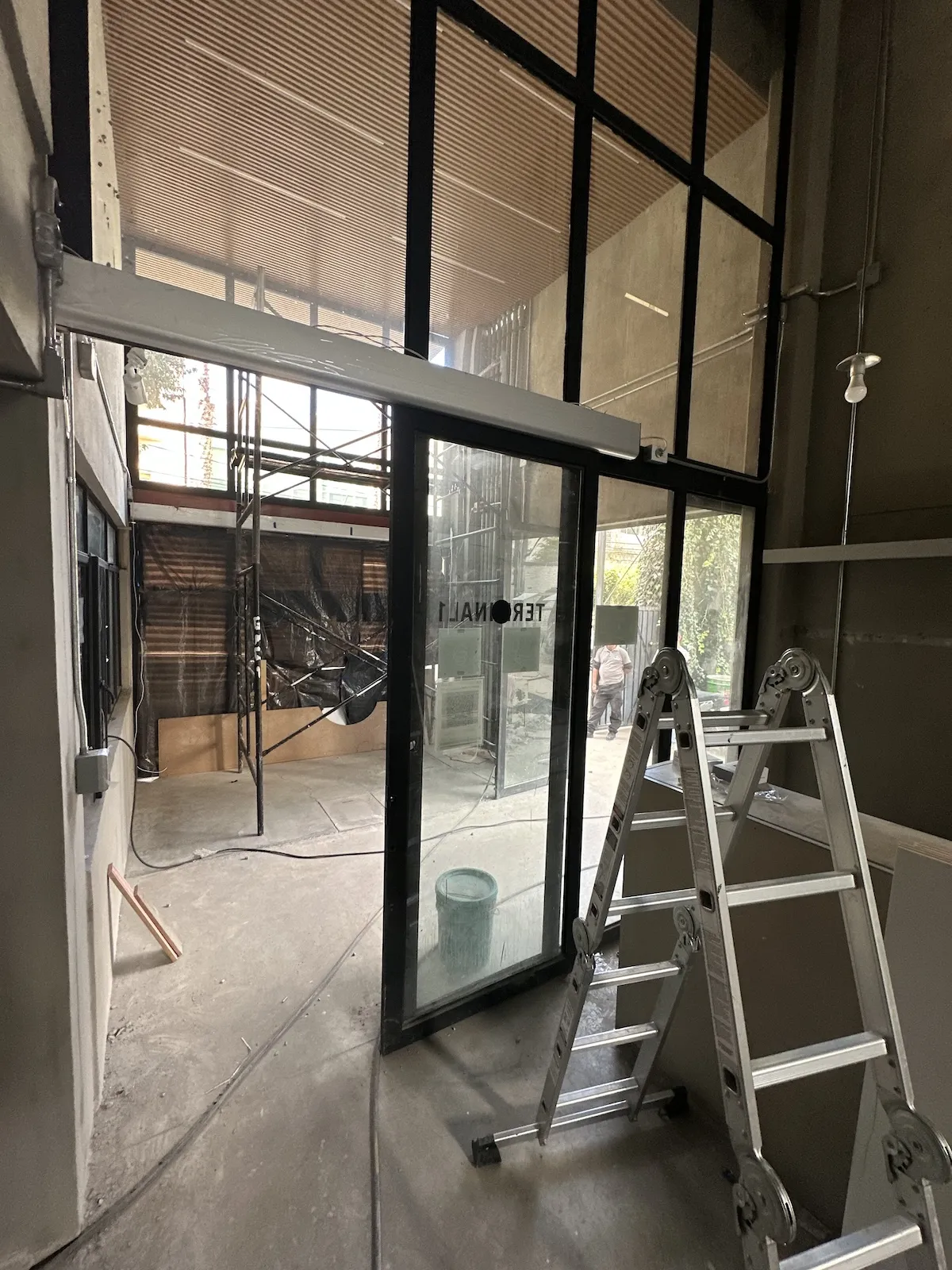 Proyecto Proyecto Fachada Tehuantepec Cdmx Puertas Automaticas - Smart Film (PDLC) - Foto 4