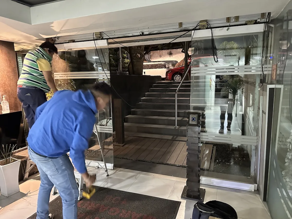 Proyecto Proyecto Hospital Santa Margarita Cdmx Puerta Automatica - Smart Film (PDLC) - Foto 2