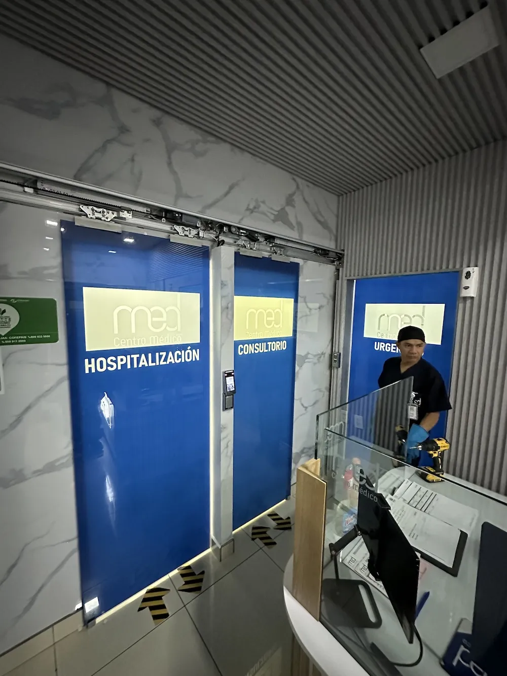 Proyecto Proyecto Med Centro Medico Puertas Automaticas - Smart Film (PDLC) - Foto 10