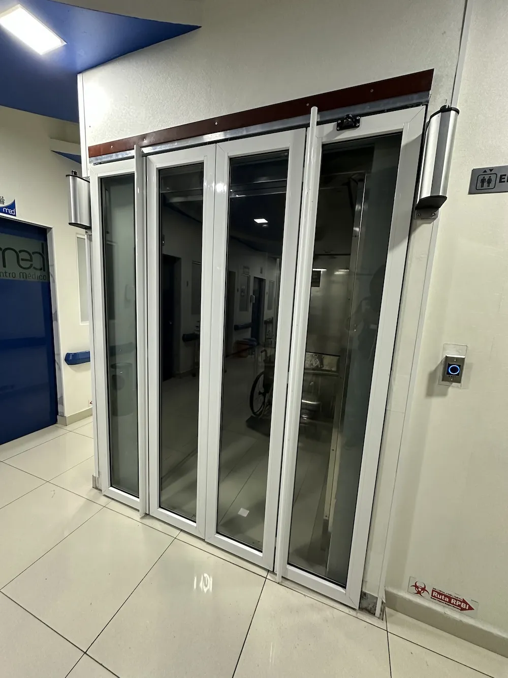 Proyecto Proyecto Med Centro Medico Puertas Plegables Automaticas Puertas Automaticas - Smart Film (PDLC) - Foto 9