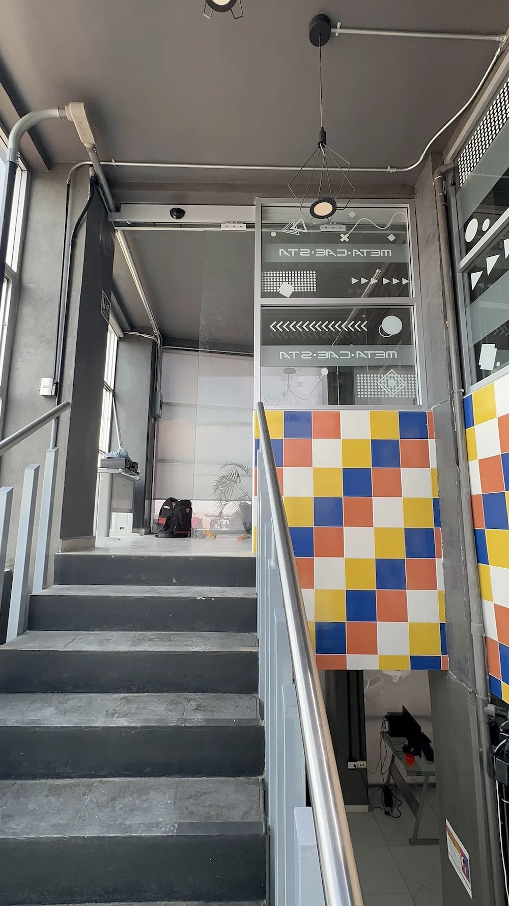 Proyecto Proyecto Meta Cae Agencia Aduanal Puerta Automatica - Instalación de Smart Film (PDLC) por Comercializadora Garfuza