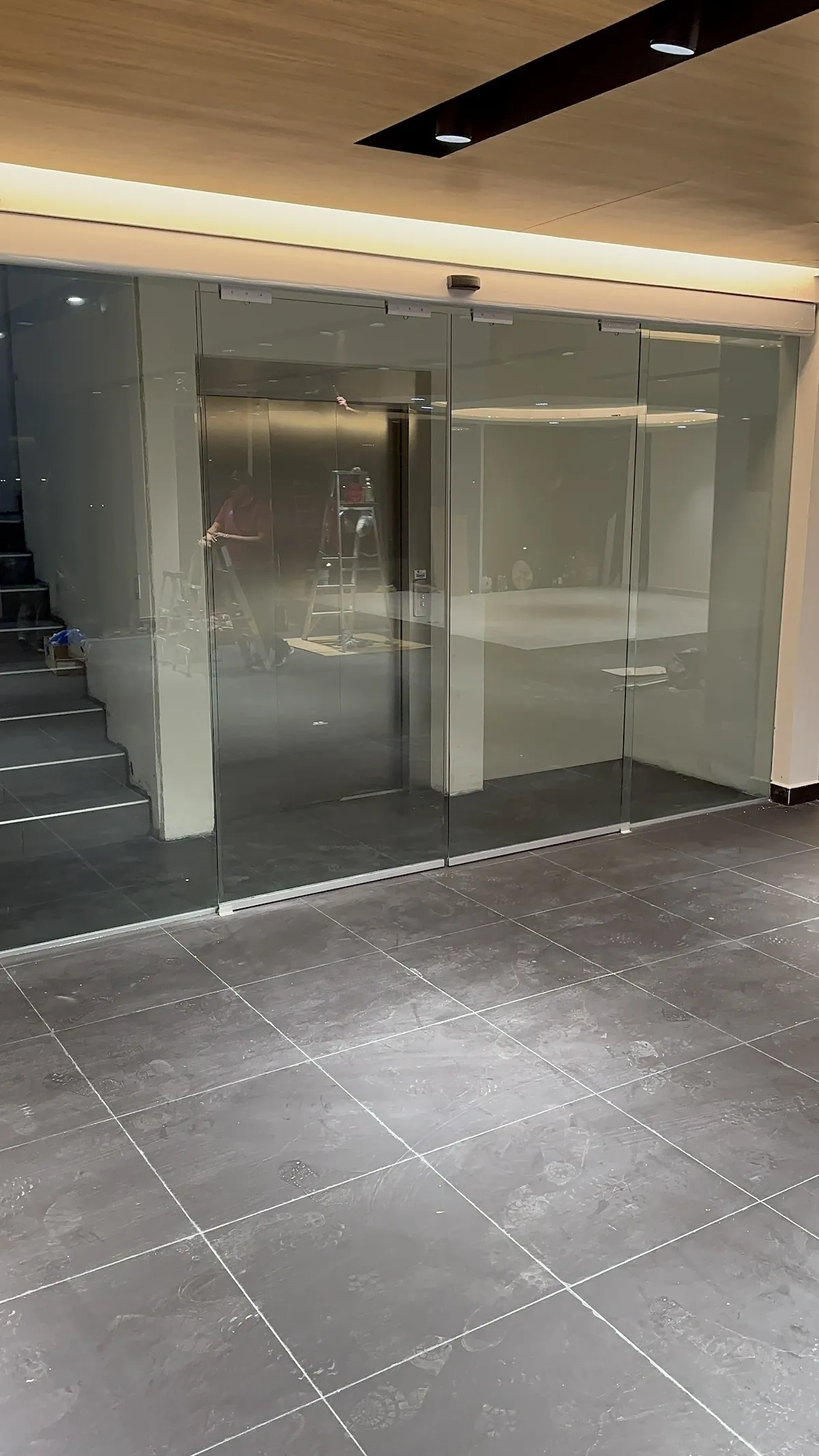 Proyecto Proyecto Nissan Iztacalco Puerta Automatica - Smart Film (PDLC) - Foto 5