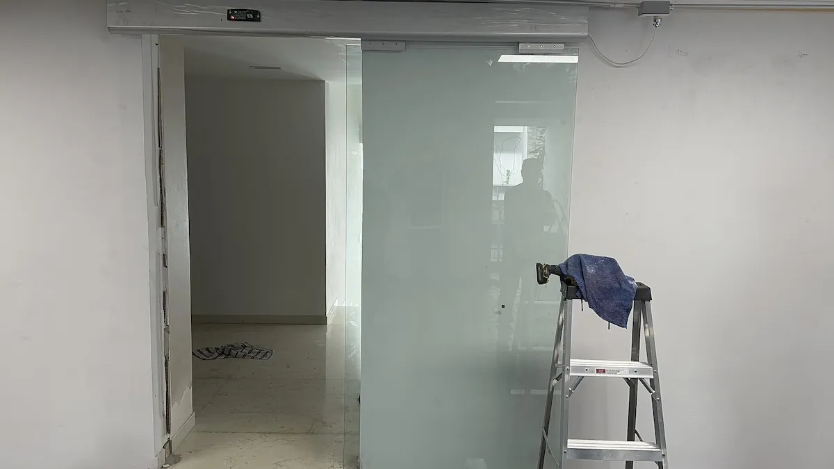 Proyecto Proyecto Residencial Lindavista Puertas Automaticas - Instalación de Smart Film (PDLC) por Comercializadora Garfuza