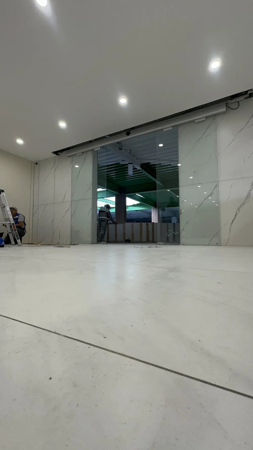 Proyecto Proyecto Restaurante Plaza China Eje Central Puerta Automatica - Instalación de Smart Film (PDLC) por Comercializadora Garfuza