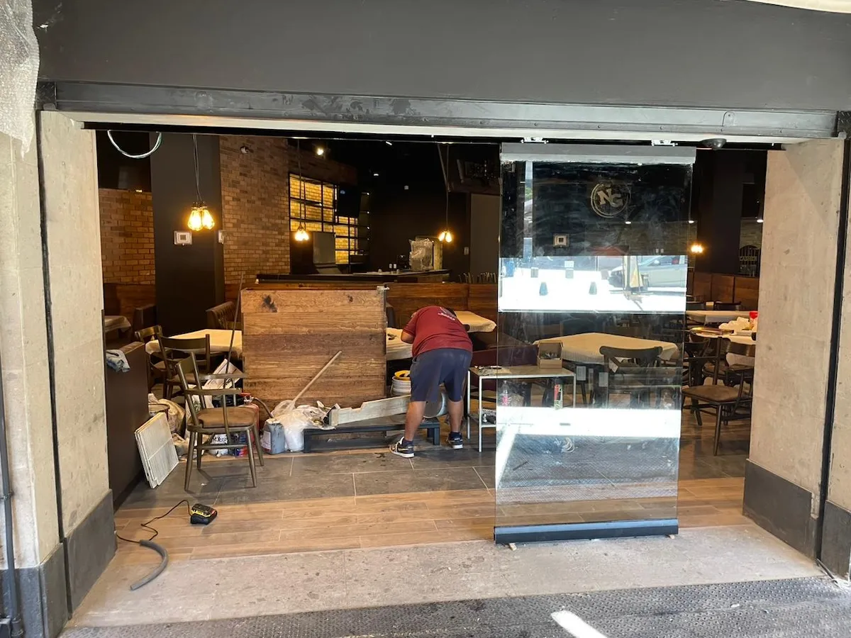 Proyecto Proyecto Restaurante Revolucion Puerta Automatica - Smart Film (PDLC) - Foto 2