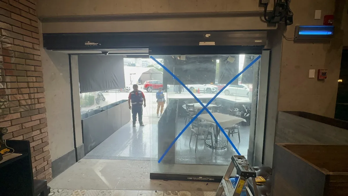 Proyecto Proyecto Restaurante Revolucion Puerta Automatica - Smart Film (PDLC) - Foto 8