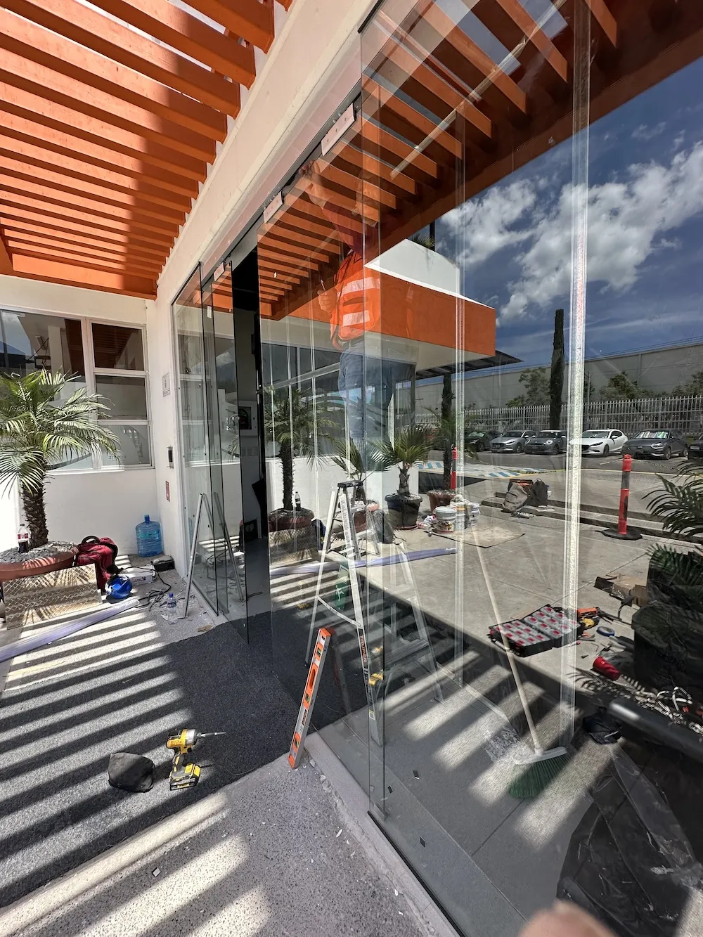 Proyecto Proyecto Shape Corp Queretaro Puertas Automaticas - Smart Film (PDLC) - Foto 10