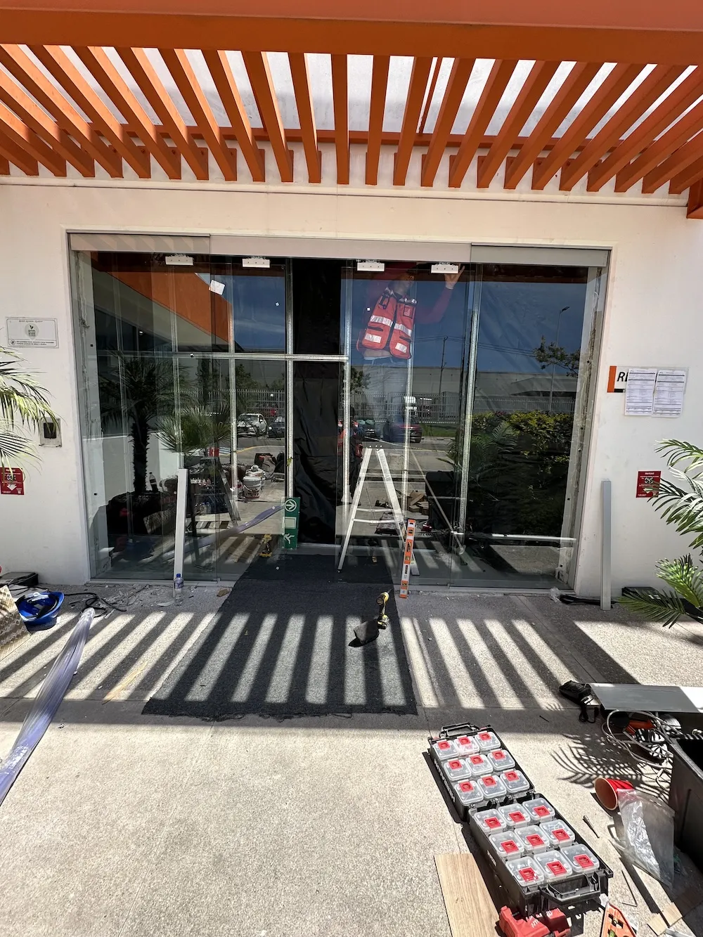 Proyecto Proyecto Shape Corp Queretaro Puertas Automaticas - Smart Film (PDLC) - Foto 7