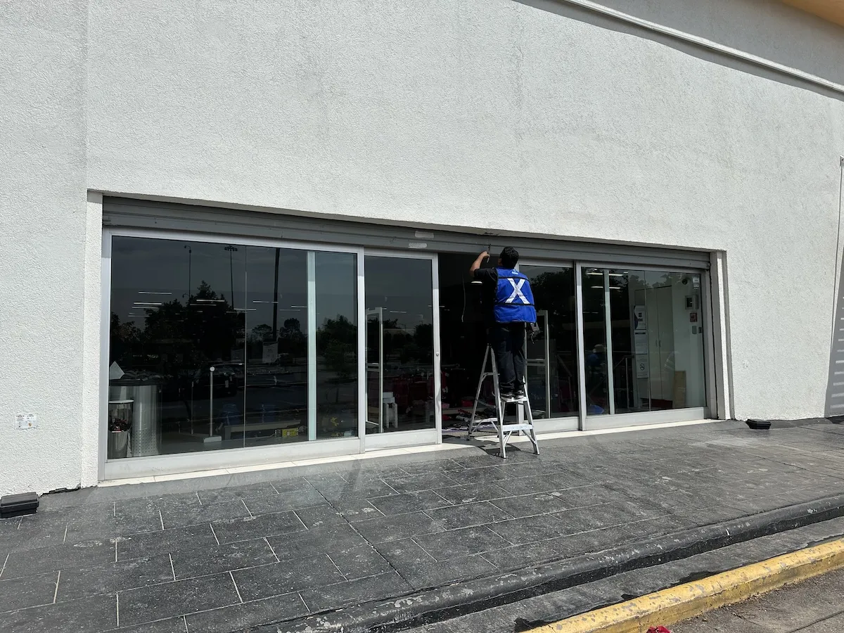 Proyecto Proyecto Suburbia Plaza Jardin Puerta Automatica - Smart Film (PDLC) - Foto 6