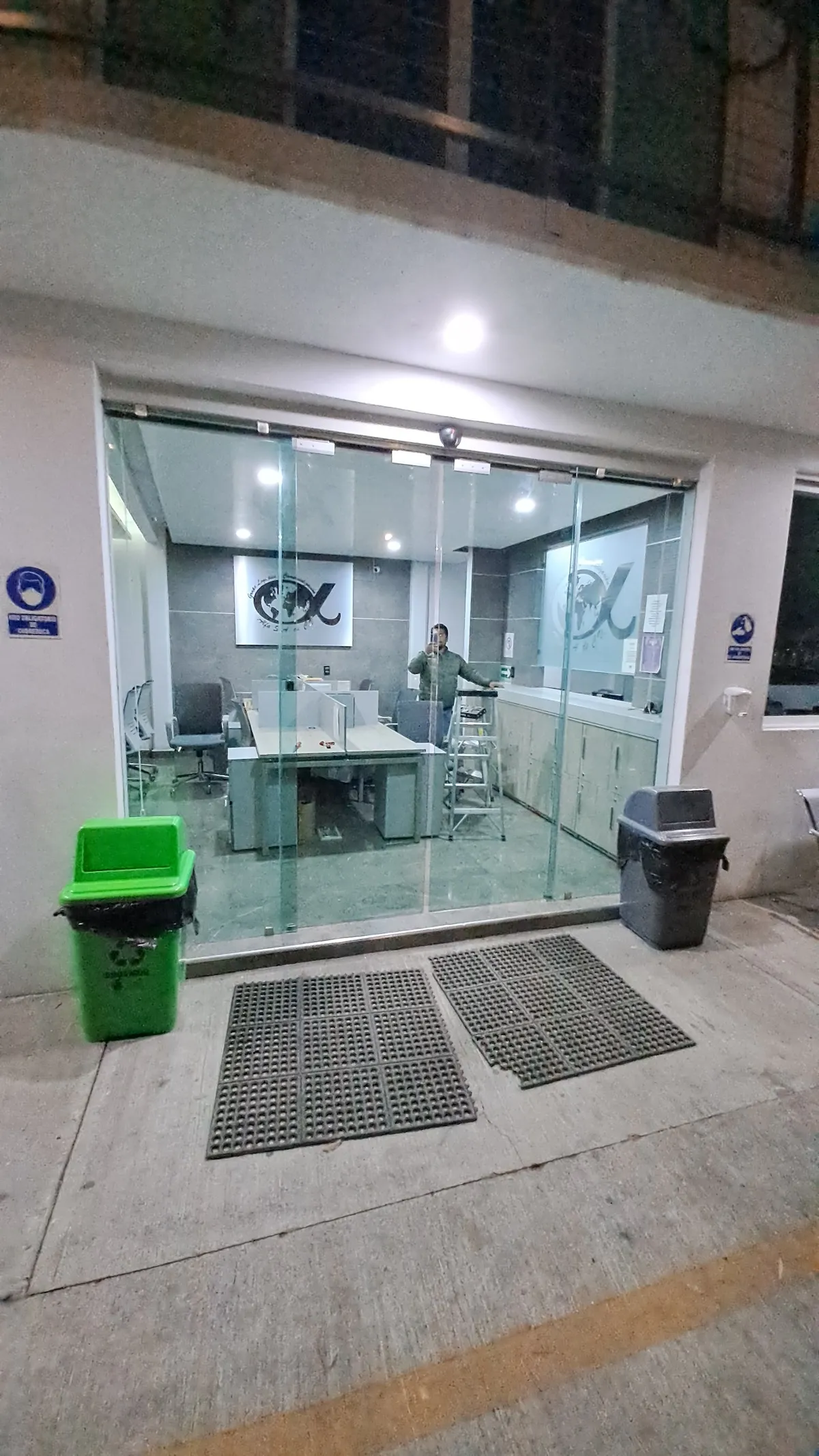 Proyecto Proyecto Transportes Alfa Puerta Automatica - Instalación de Smart Film (PDLC) por Comercializadora Garfuza