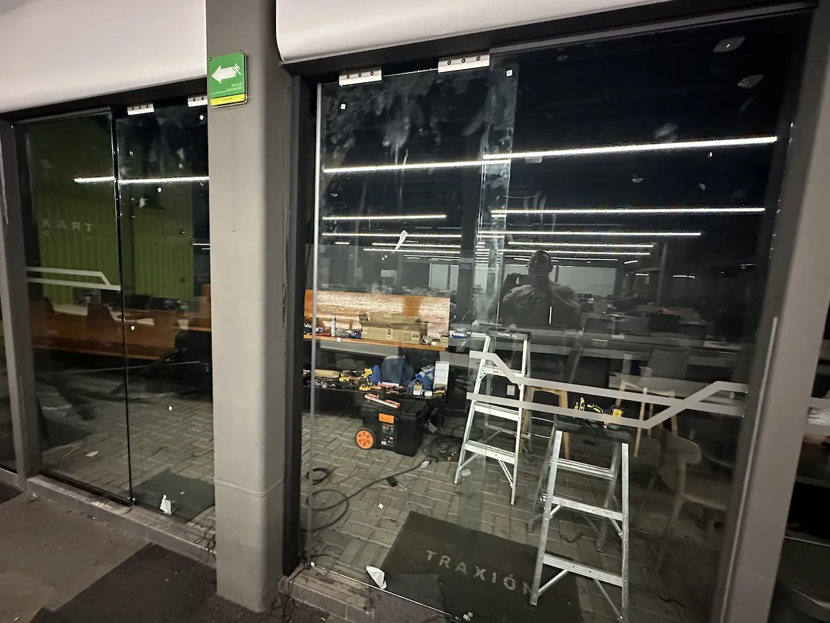 Proyecto Proyecto Traxion Puertas Automaticas - Smart Film (PDLC) - Foto 4