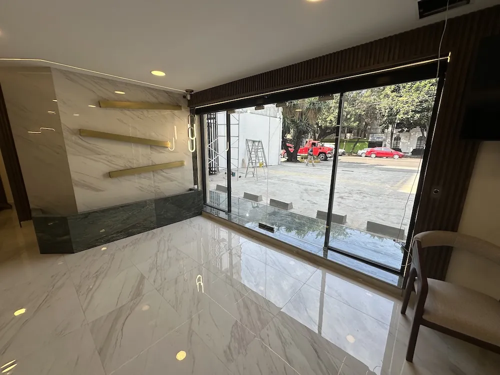 Proyecto Proyecto White D Patriotismo Puerta Automatica - Instalación de Smart Film (PDLC) por Comercializadora Garfuza